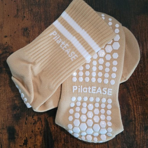 Step n Pump Essentials Caramel PilatEASE Non Slip Gripper Socks